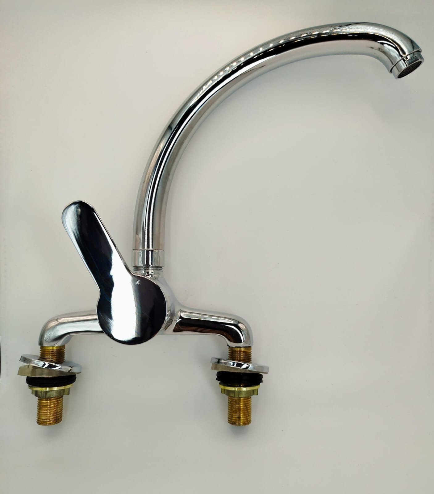 MEZCLADORA MONOCOMANDO DE MESADA
PICO CISNE